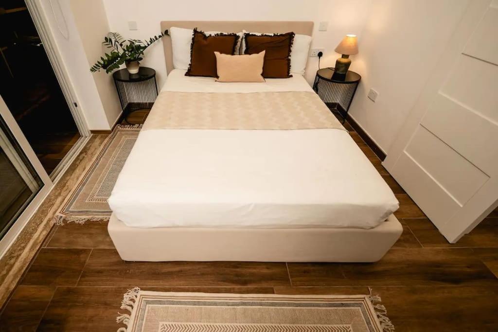 Postel nebo postele na pokoji v ubytování Luxurious & Stylish Penthouse with Private Pool