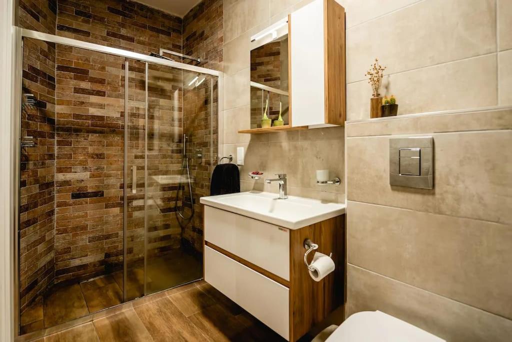 Koupelna v ubytování Luxurious & Stylish Penthouse with Private Pool