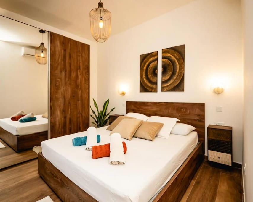 Postel nebo postele na pokoji v ubytování Luxurious & Stylish Penthouse with Private Pool