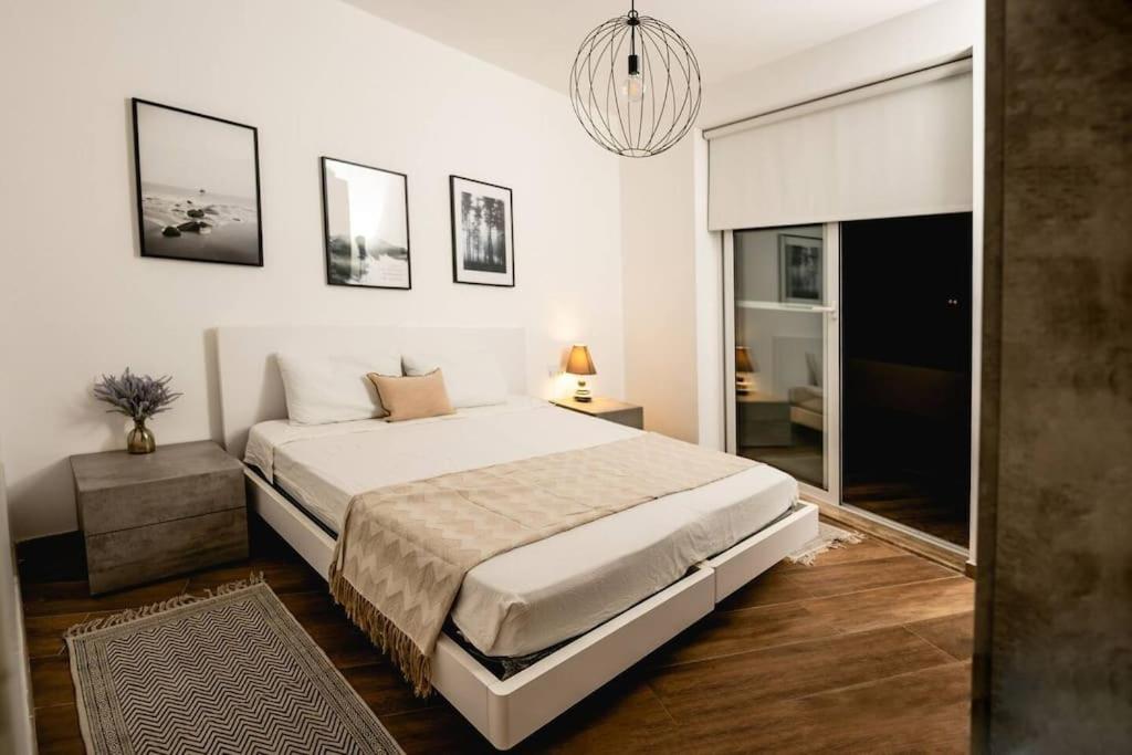 Postel nebo postele na pokoji v ubytování Luxurious & Stylish Penthouse with Private Pool