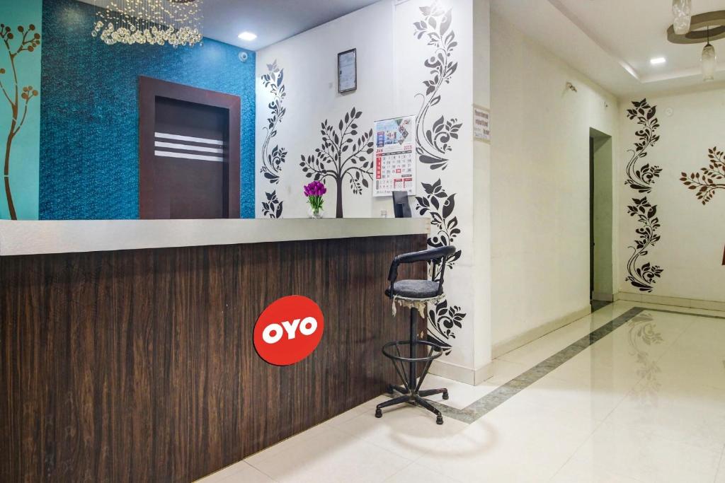 Vestibiulis arba registratūra apgyvendinimo įstaigoje OYO Flagship Hotel Vrundawan