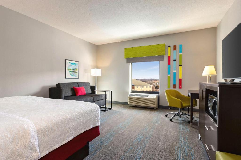 Hampton Inn & Suites York South photo