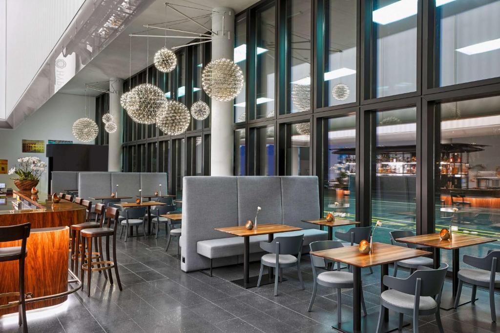 Restoran või mõni muu söögikoht majutusasutuses HYPERION Hotel Basel