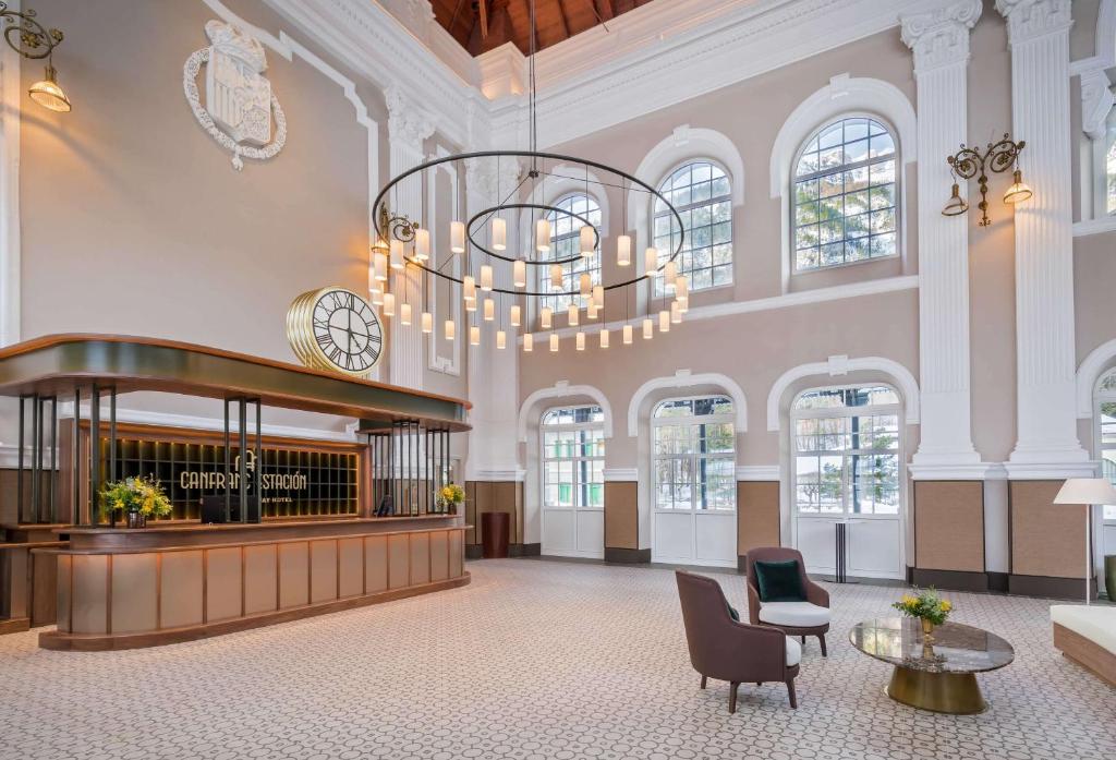 Veitingastaður eða matsölustaður á Canfranc Estación, a Royal Hideaway Hotel - Gran Lujo