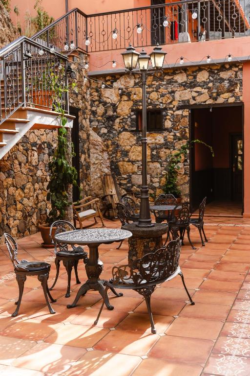 a patio with tables and chairs and a street light at Tamahuche Hotel Rural in Vallehermoso