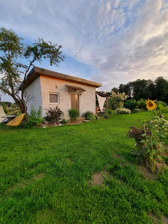 Ogród w obiekcie Domki nad rzeką Ełk