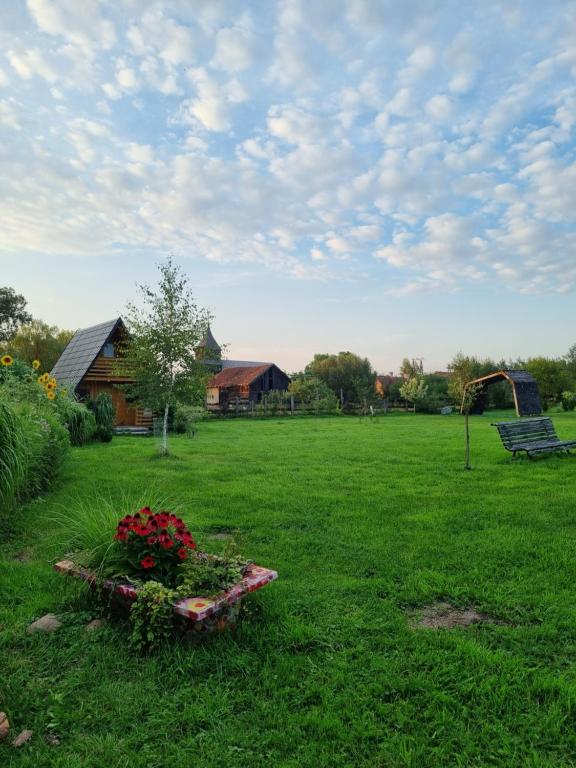 Ogród w obiekcie Domki nad rzeką Ełk