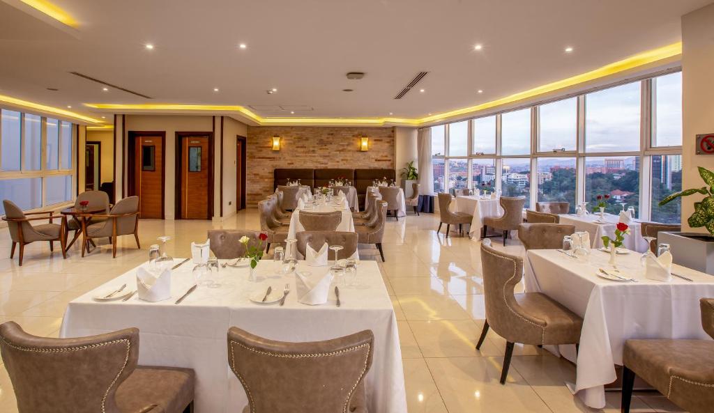 Restaurace v ubytování Golden Tulip Canaan Kampala