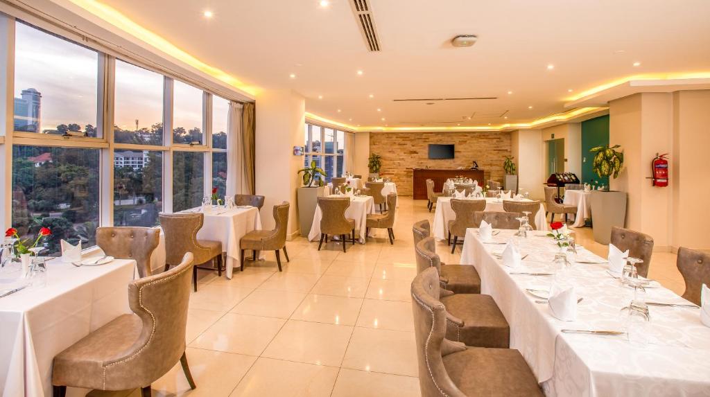 Restaurace v ubytování Golden Tulip Canaan Kampala