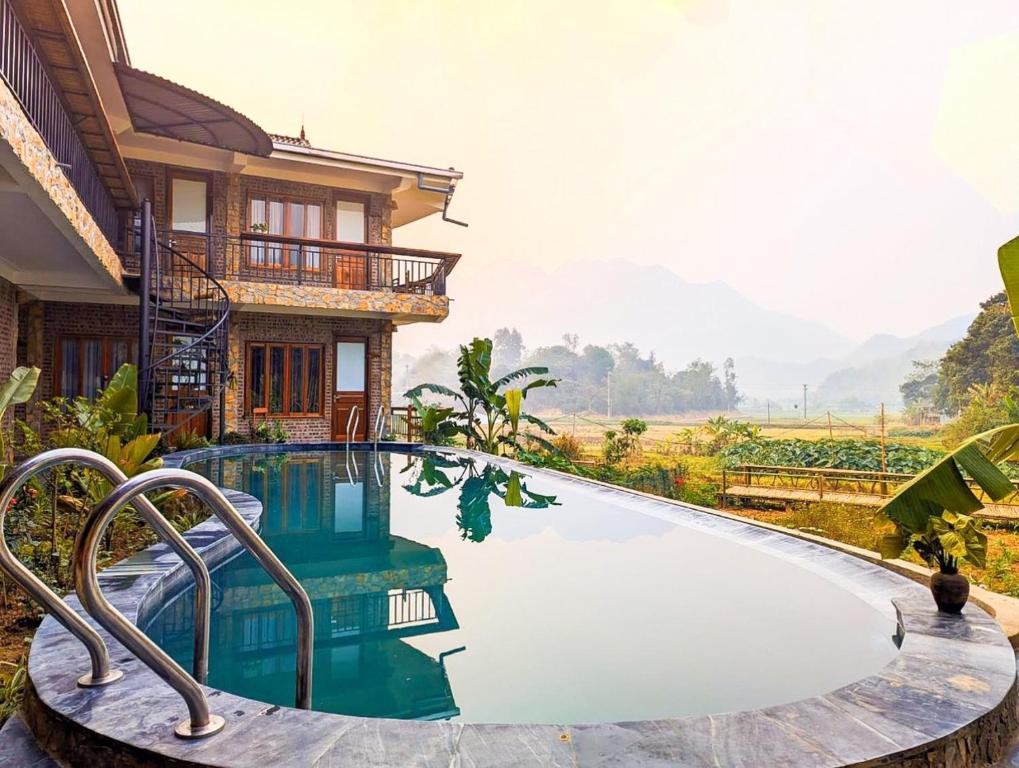 The swimming pool at or close to Peaceful MaiChau Homestay