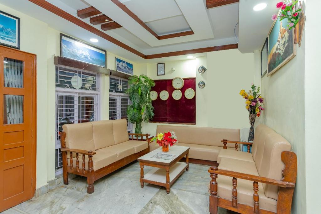 Posezení v ubytování OYO 811 Hotel New Pokhara Palace