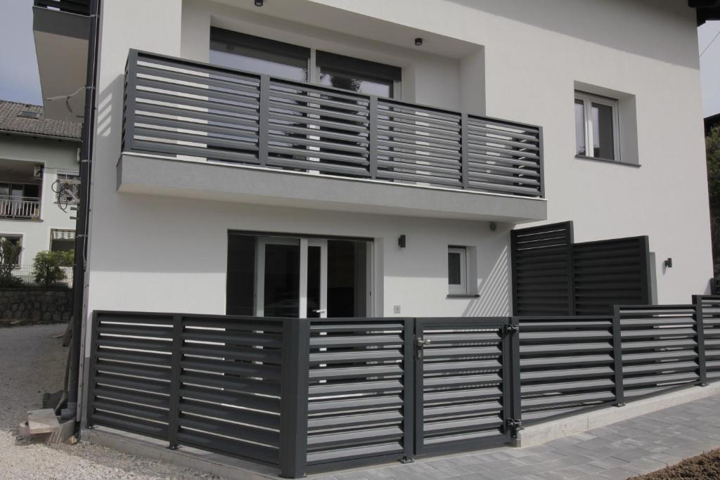 Balkón nebo terasa v ubytování Naia Apartments