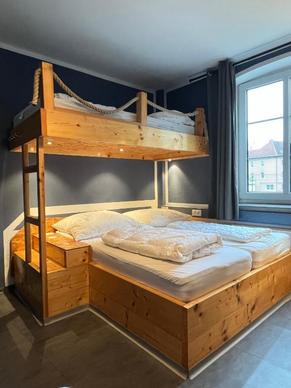 Postel nebo postele na pokoji v ubytování Blue Doors Hostel KTV