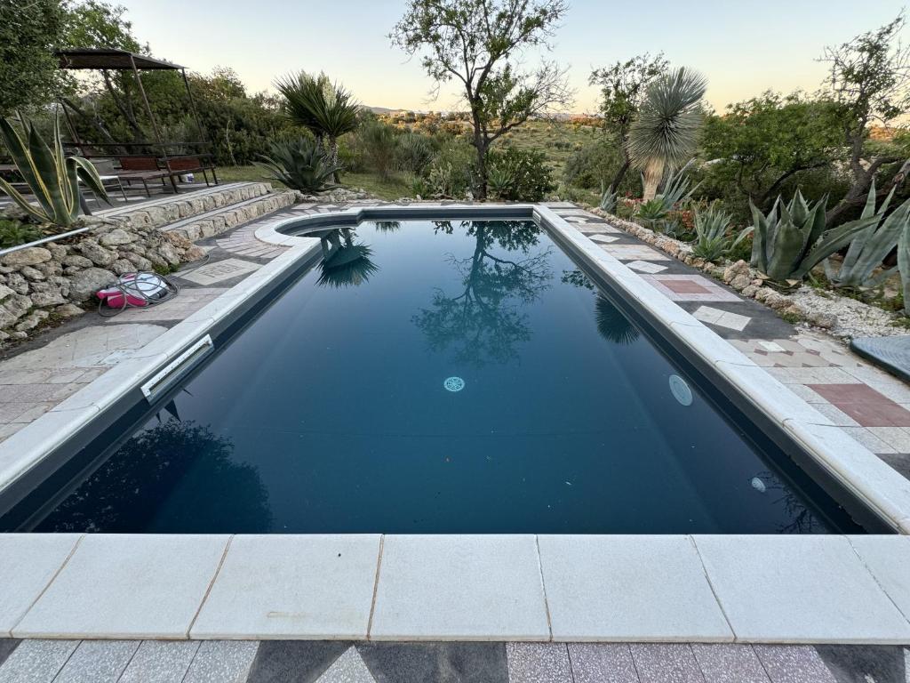 Bazén v ubytovaní Villa La Cava del Val di Noto con piscina privata alebo v jeho blízkosti