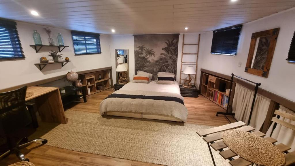 a bedroom with a bed in a room with windows at Logement vue sur la seine in Boulogne-Billancourt