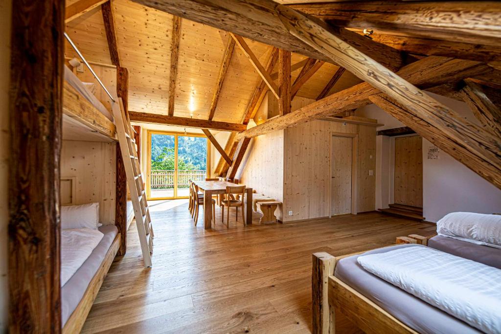Postel nebo postele na pokoji v ubytování Gasthaus Rössli