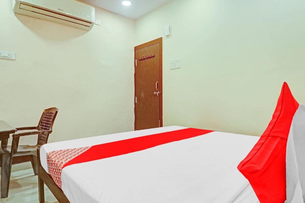 Postelja oz. postelje v sobi nastanitve Hotel Sri Sai Dwaraka Residency Near Secunderabad Railway Station