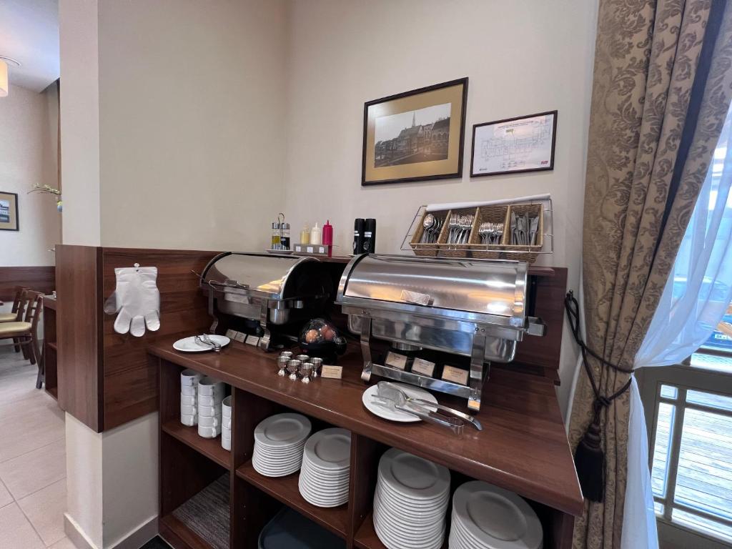 Příslušenství pro přípravu čaje a kávy v ubytování Memel Hotel