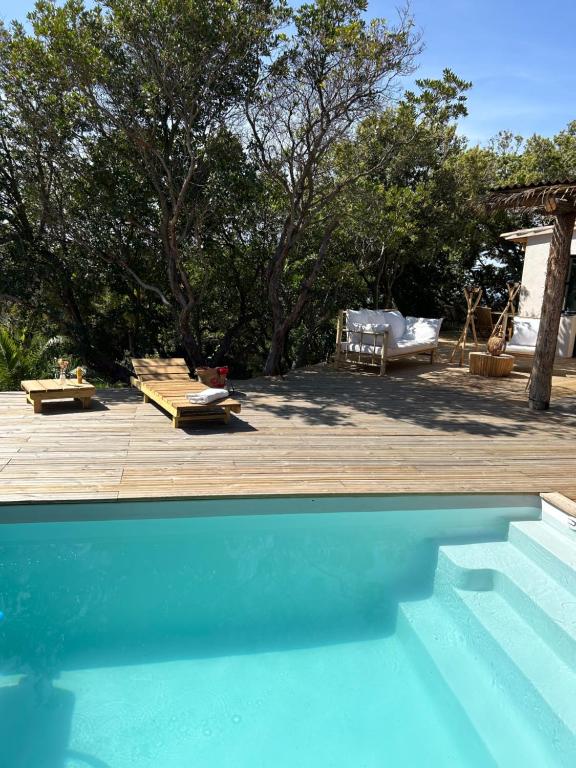 Swimmingpoolen hos eller t&aelig;t p&aring; Cabanon de luxe, piscine - Acqua Doria - par TGB