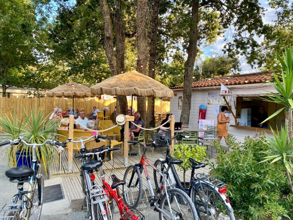 Zahrada ubytování Camping L'orée des Bois - ATC Routes du Monde ATC - Saint-Pierre d'Oléron