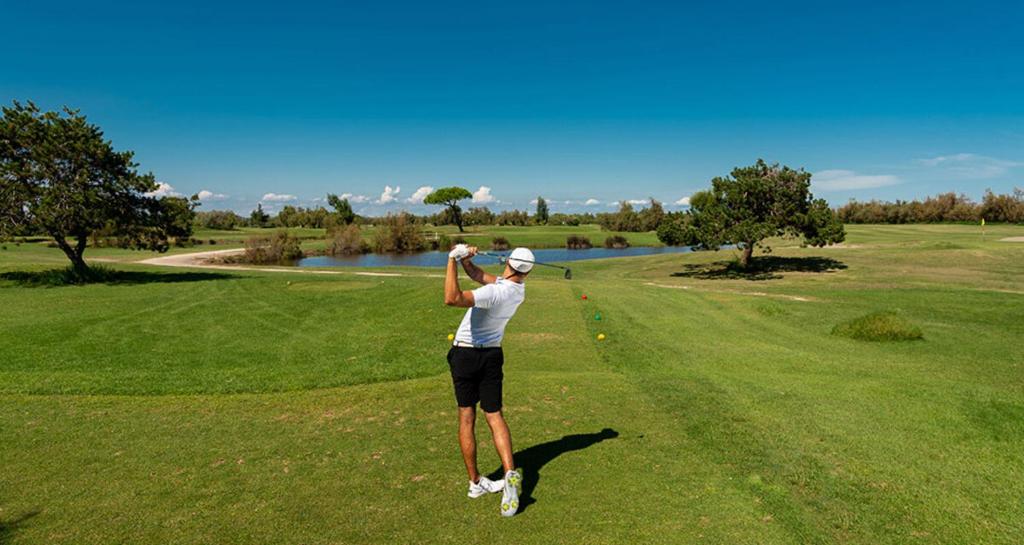 Zaplecze golfowe tego apartamentu lub w pobliżu