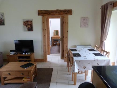 TV a/nebo společenská místnost v ubytování Broomhead Cottages