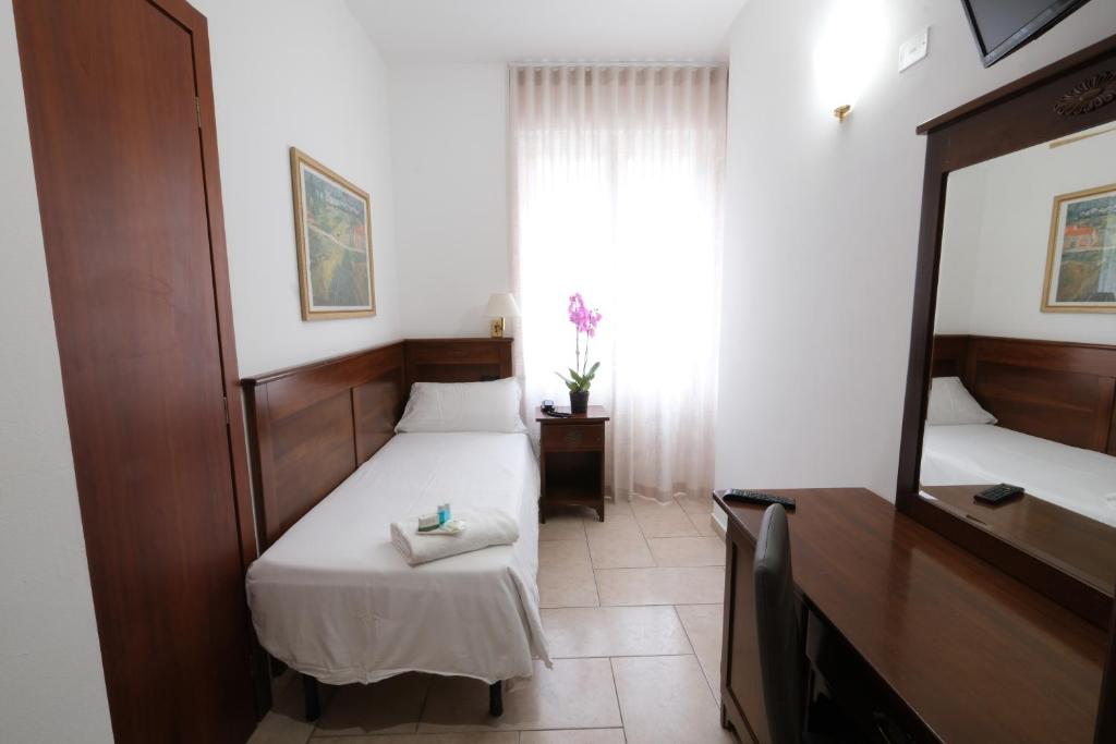 Postel nebo postele na pokoji v ubytování Hotel Nuovo Metrò