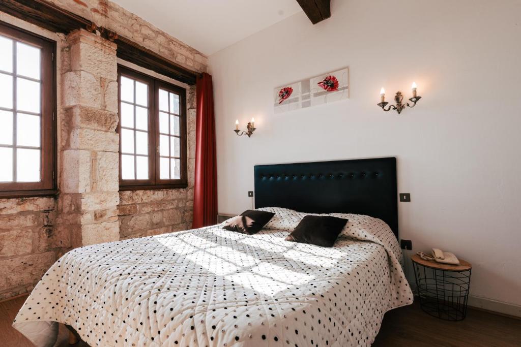 Postel nebo postele na pokoji v ubytování Hotel des Consuls