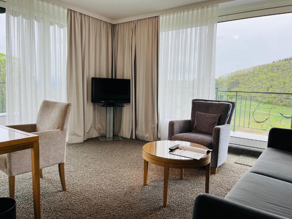 DAS SCHLOSSBERG - Boutique Hotel im Park- Nahe der Therme - 施洛斯伯格套房
