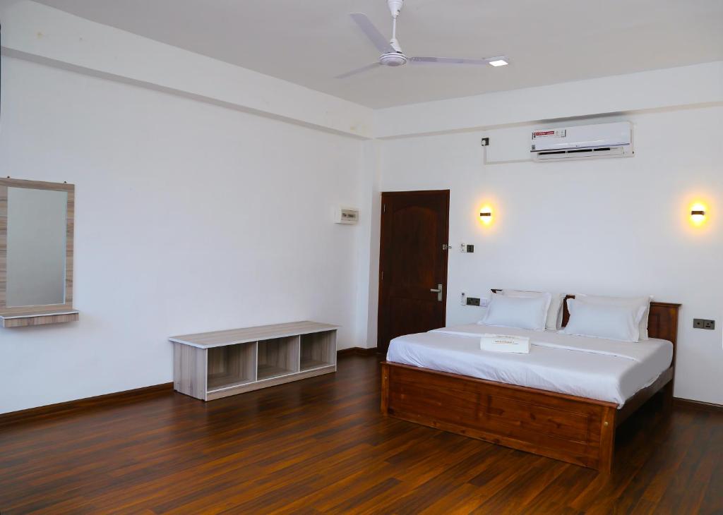 Postel nebo postele na pokoji v ubytování CROWN REGENCY- BADULLA