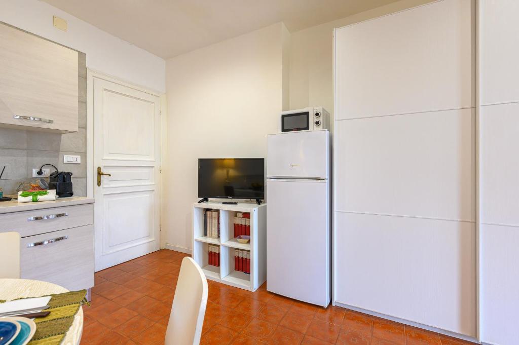 A kitchen or kitchenette at ROMA - Bel Poggio Country House