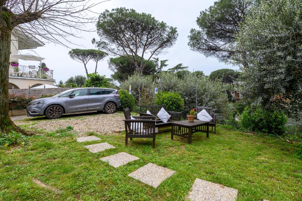 A garden outside ROMA - Bel Poggio Country House