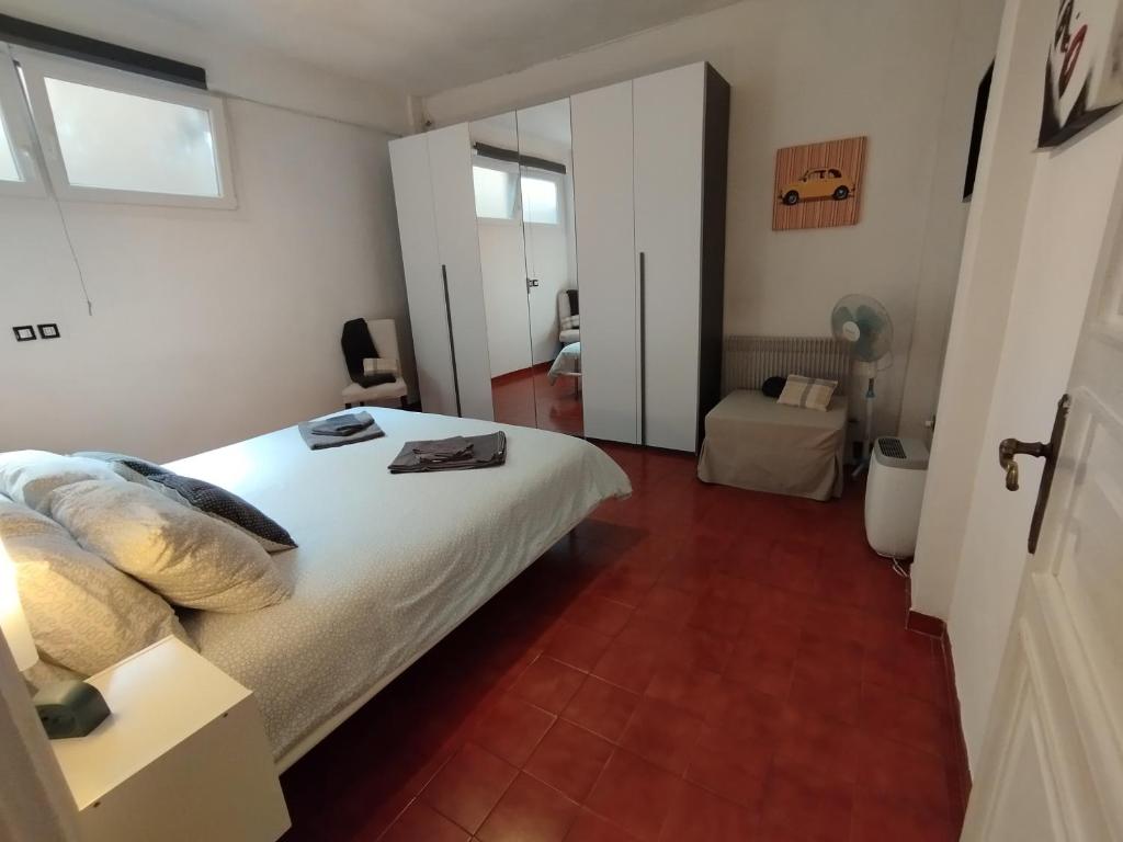 A bed or beds in a room at ROMA - Bel Poggio Country House