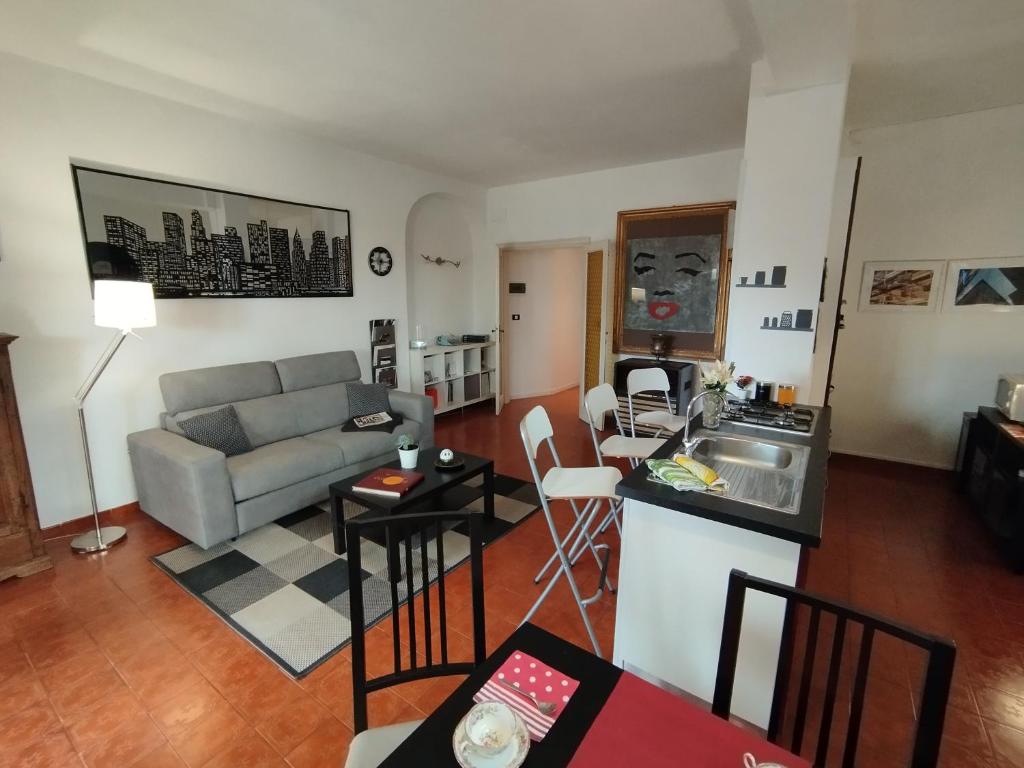 A kitchen or kitchenette at ROMA - Bel Poggio Country House