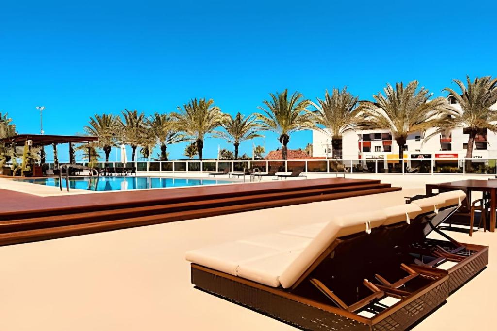 a resort with a pool and palm trees at Apto 2Q com vista para o mar no Solar Tambaú in João Pessoa