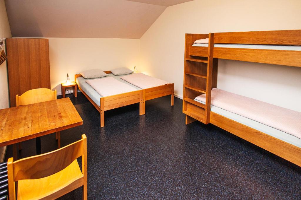Postel nebo postele na pokoji v ubytování Baden Youth Hostel
