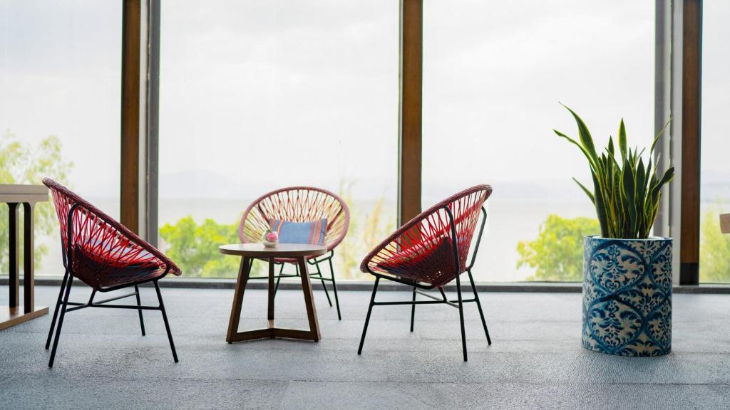 Balkón nebo terasa v ubytování Hotel Indigo Dali Erhai by IHG