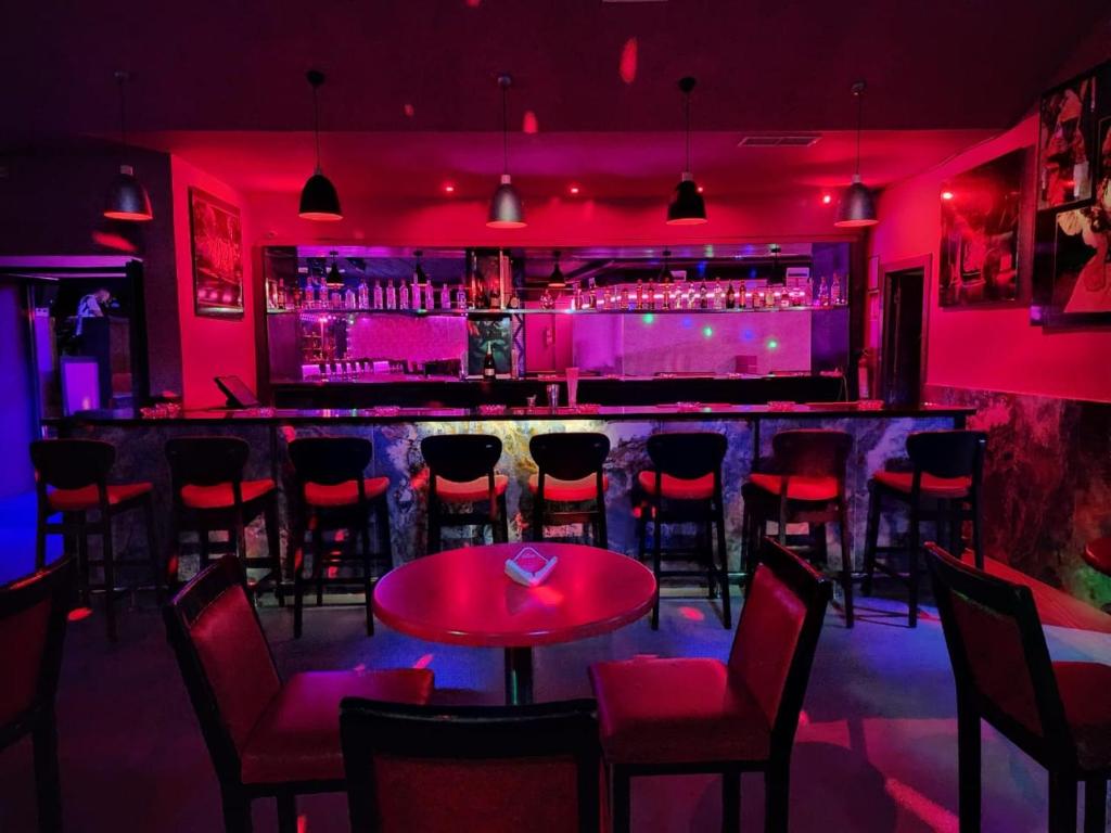 Lounge nebo bar v ubytování El Oumnia Puerto & Spa