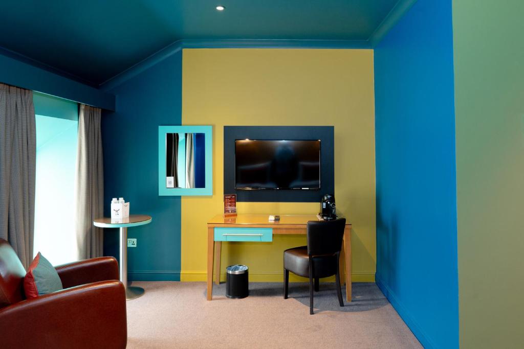 TV a/nebo společenská místnost v ubytování Skeffington Arms Hotel