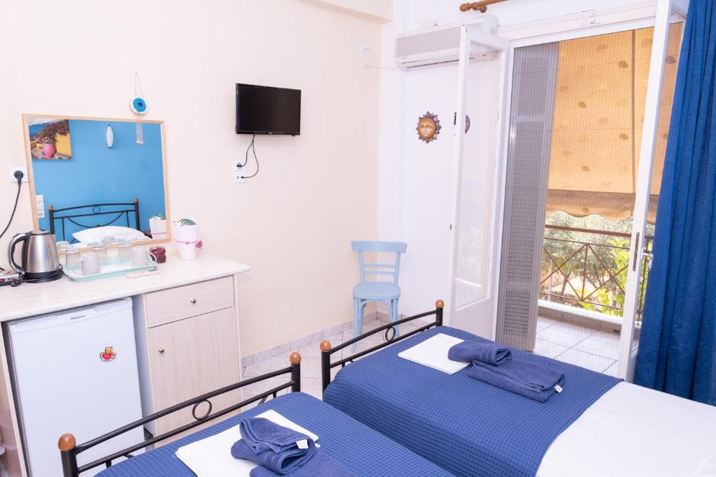 Postel nebo postele na pokoji v ubytování Drosia Studios - Λυμπερόπουλος