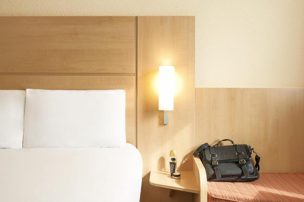 Postel nebo postele na pokoji v ubytování ibis Bristol Centre