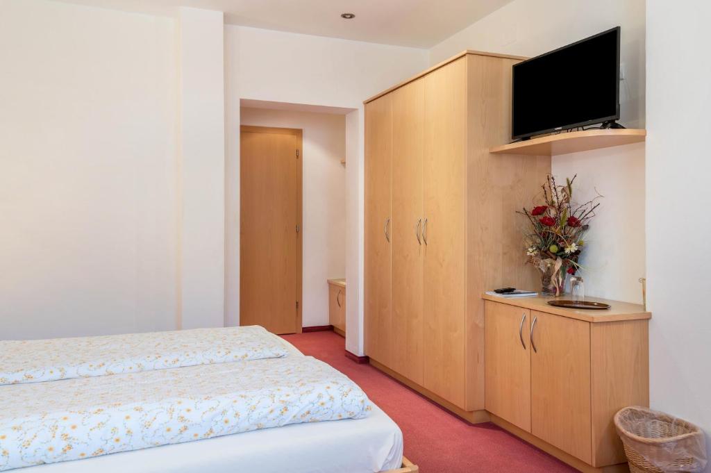 Postel nebo postele na pokoji v ubytování Haus Rosengarten Apt A