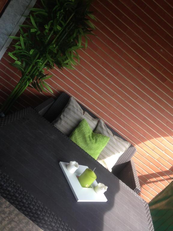 a black table with a green plate on top of it at La Terrazza al tramonto CITRA in Lerici