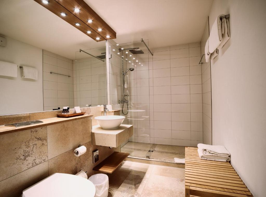 Koupelna v ubytování Romantik Hotel Hirschen