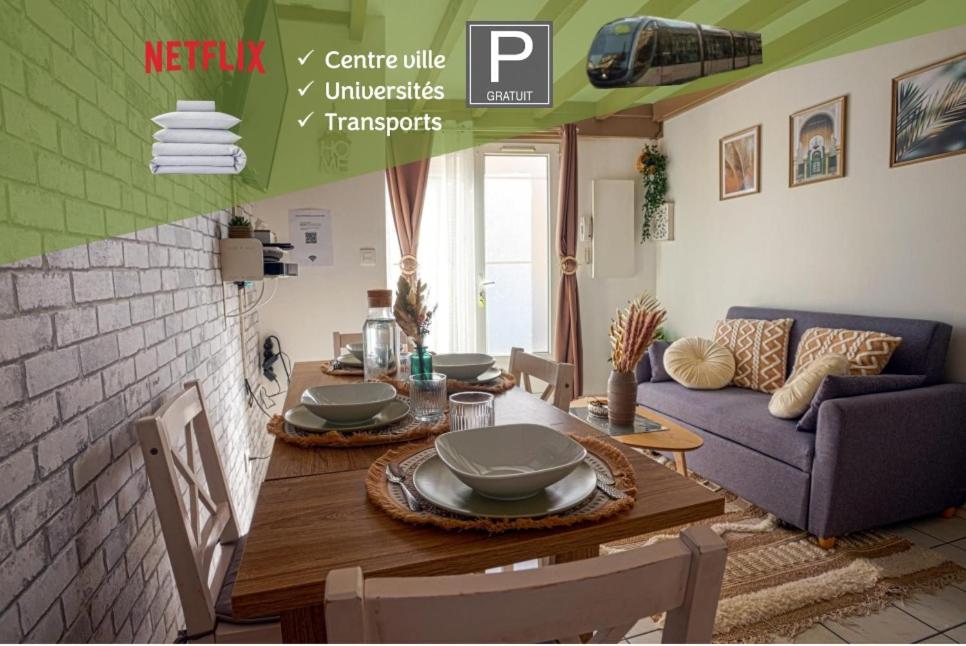 ein Wohnzimmer mit einem Tisch und einem Sofa in der Unterkunft Kedge 5 - proche centre, tram & universités in Talence