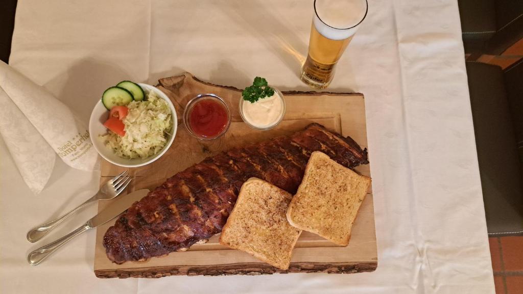 Jídlo v hotelu nebo okolí