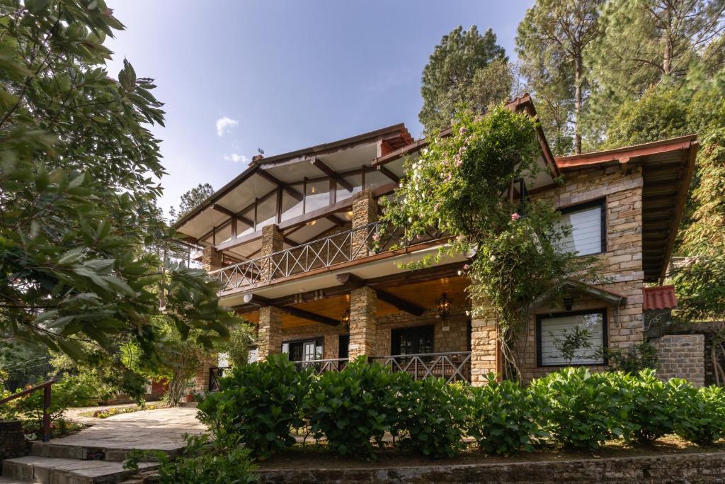 an exterior view of a house with trees at Buransh Terraces Luxury 3&4BHK Villas with Mountain View & Caretaker & Kitchen & Complementary Breakfast in Bhowāli