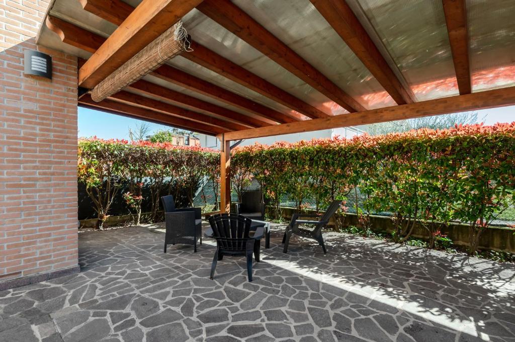 Κήπος έξω από το Sweety Kalimera House with Private Parking&Garden!