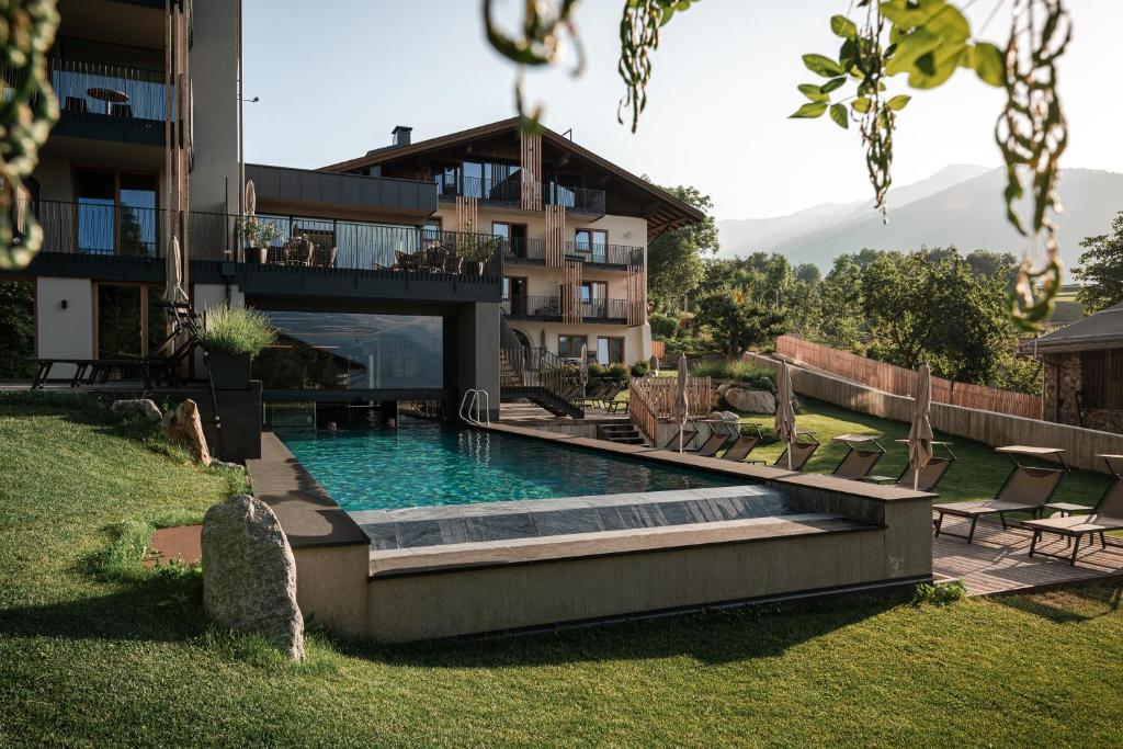 Bazén v ubytování Maraias - Luxury Suites & Apartments nebo v jeho okolí