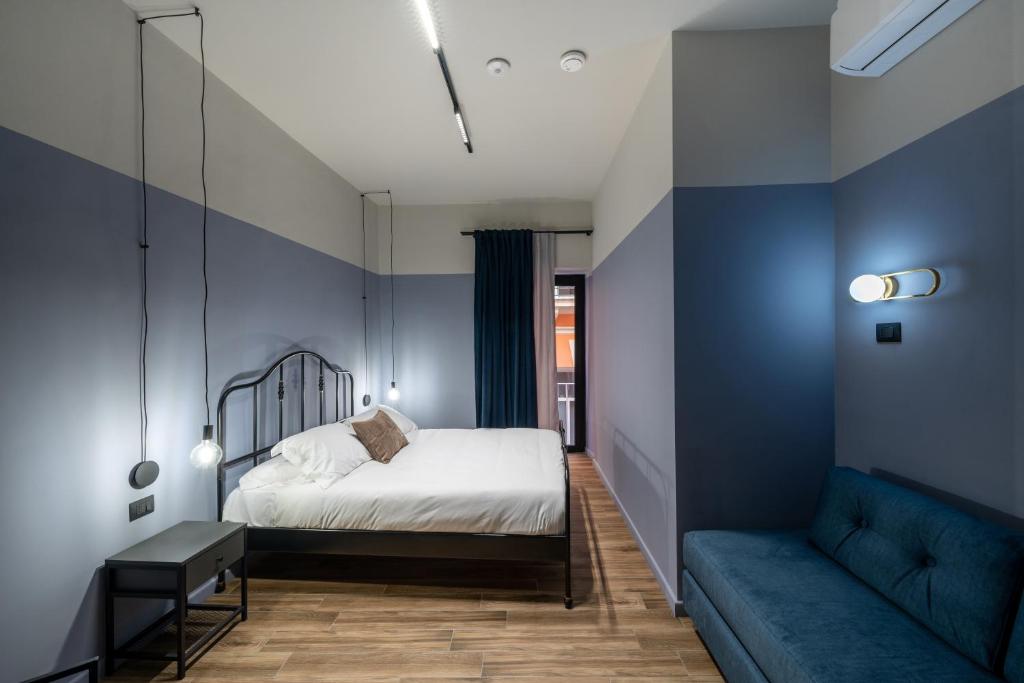 En eller flere senge i et værelse på RB Suites Napoli